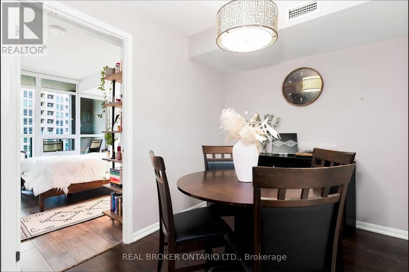 1312 - 215 Fort York Boulevard — photo 17 of 40