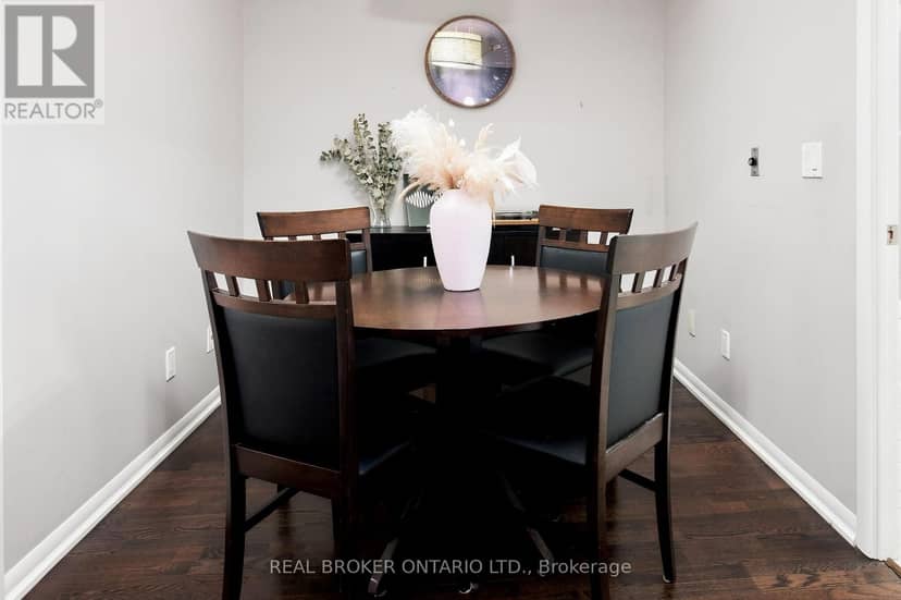1312 - 215 Fort York Boulevard — photo 18 of 40