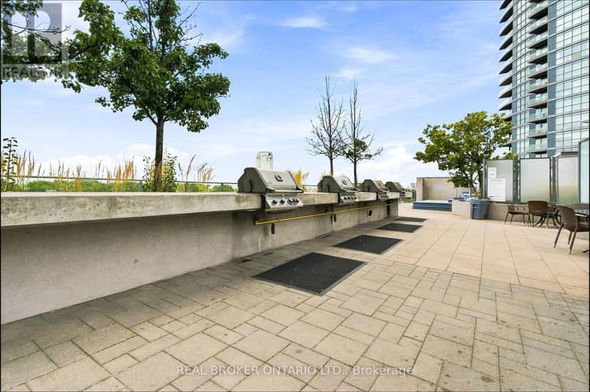 1312 - 215 Fort York Boulevard — photo 35 of 40