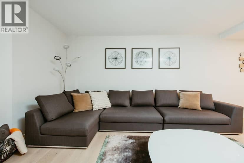 407 1455 Robson Street, Vancouver, photo 2