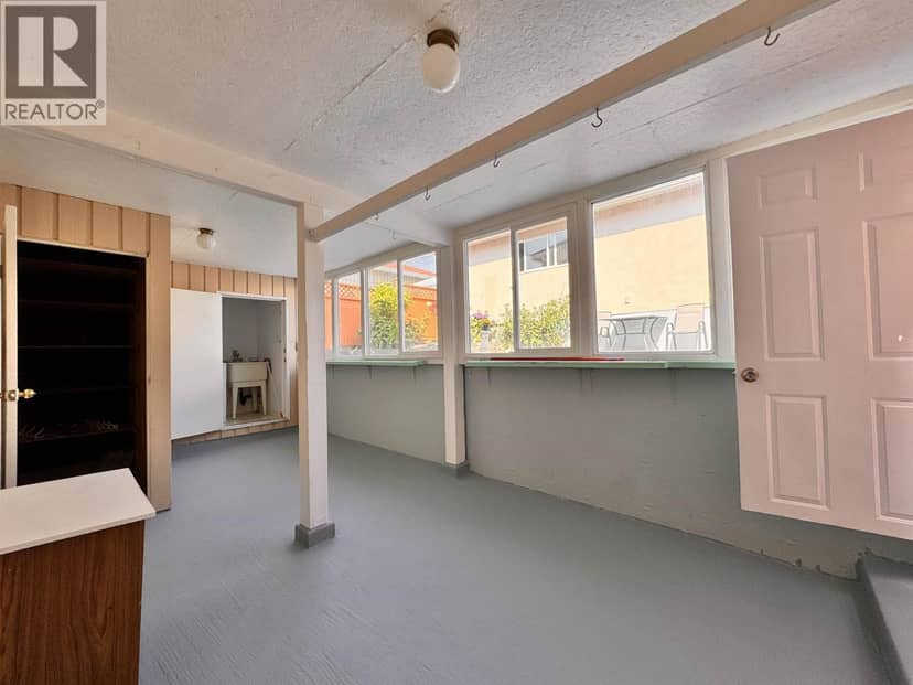 Lower 120 SPRINGER AVENUE, Burnaby, photo 2