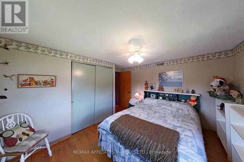 917 Queen Street — photo 9 of 13