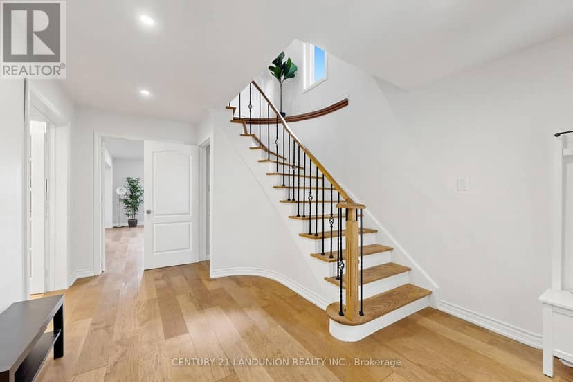 329 Atha Avenue, Richmond Hill, photo 3