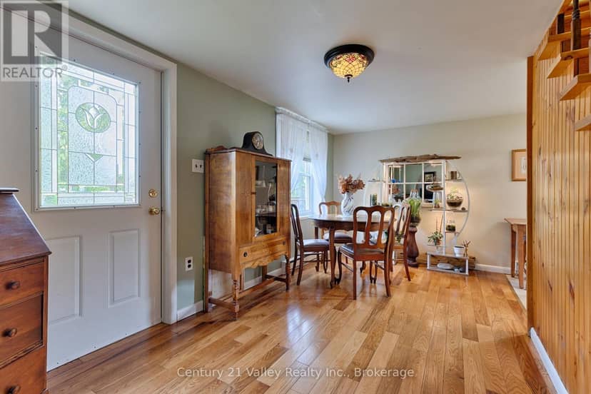 61 Melanie Street — photo 13 of 40