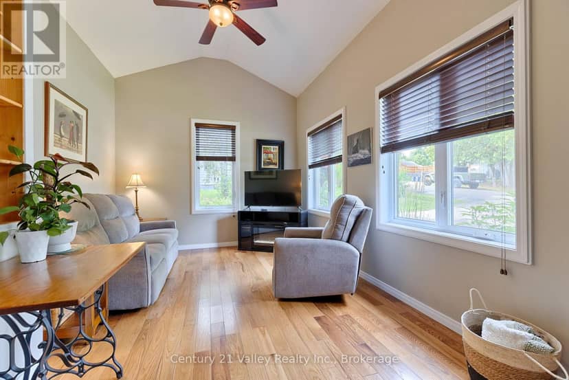61 Melanie Street — photo 19 of 40
