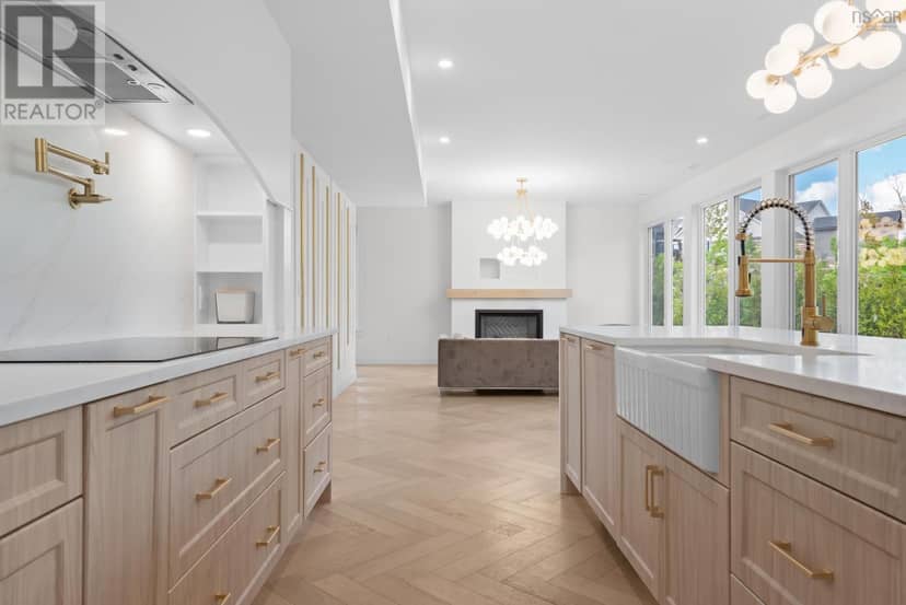 195 Carmel Crescent — photo 10 of 40