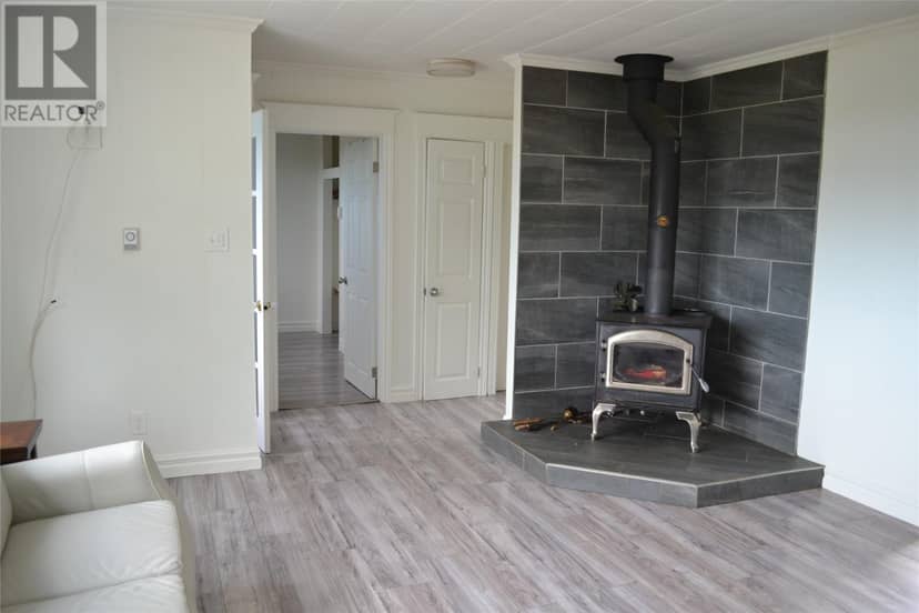 41 Juniper Crescent — photo 16 of 17