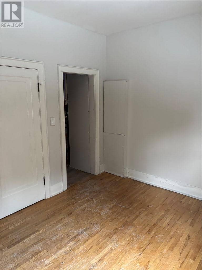 16 ROBINSON Street W — photo 15 of 18
