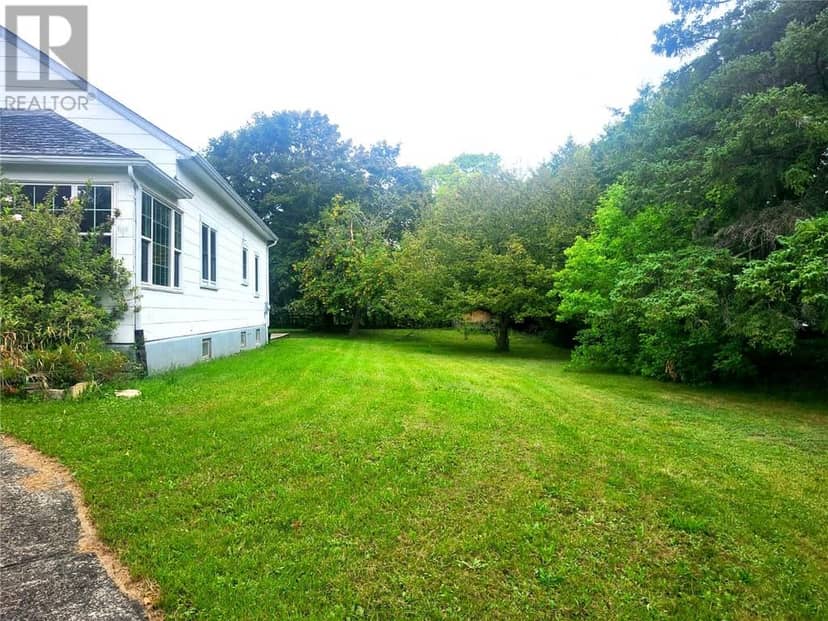16 ROBINSON Street W, Little Current, photo 3
