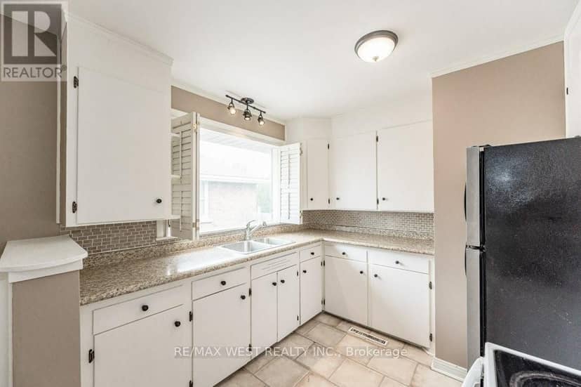 305 Mohawk Road E — photo 9 of 18