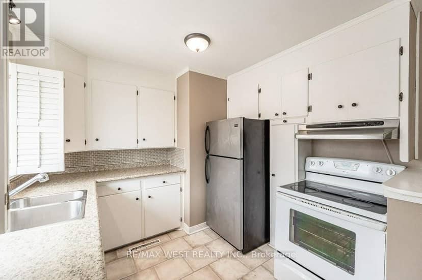 305 Mohawk Road E — photo 8 of 18