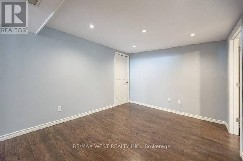 305 Mohawk Road E — photo 16 of 18