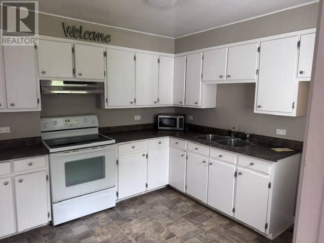 8 Juniper Crescent — photo 10 of 21