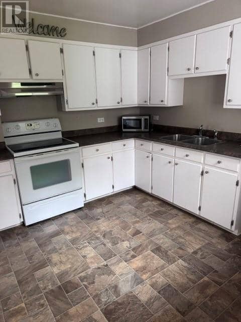 8 Juniper Crescent — photo 11 of 21