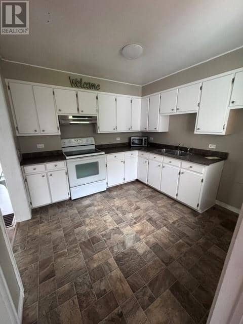 8 Juniper Crescent — photo 9 of 21