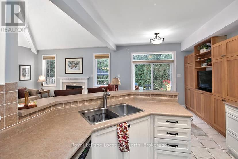 24 - 110 Napier Street W — photo 15 of 40