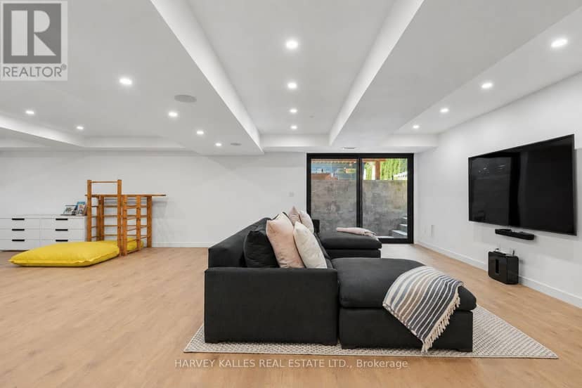 128 Lyndhurst Avenue — photo 37 of 40