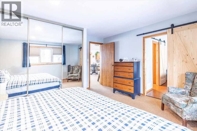 35 Lakeshore Drive — photo 13 of 29