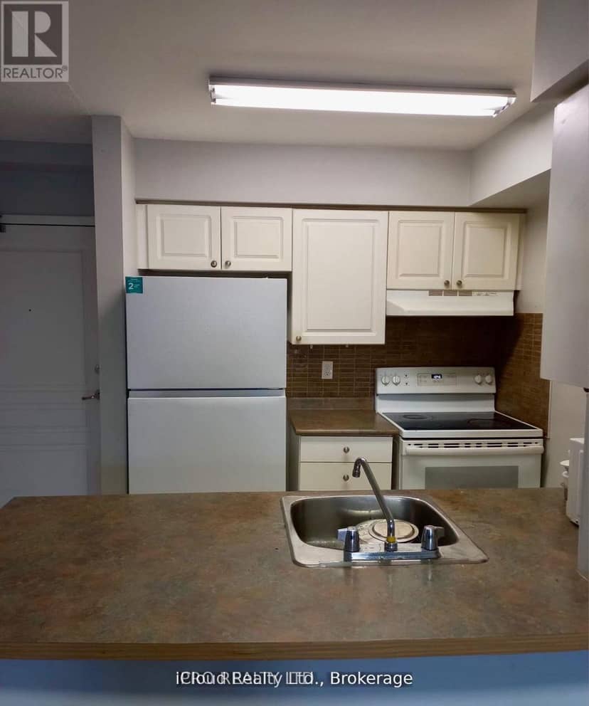 207 - 300 Ray Lawson Boulevard — photo 10 of 19