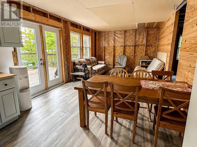 51 Maplesue Point Drive — photo 9 of 17