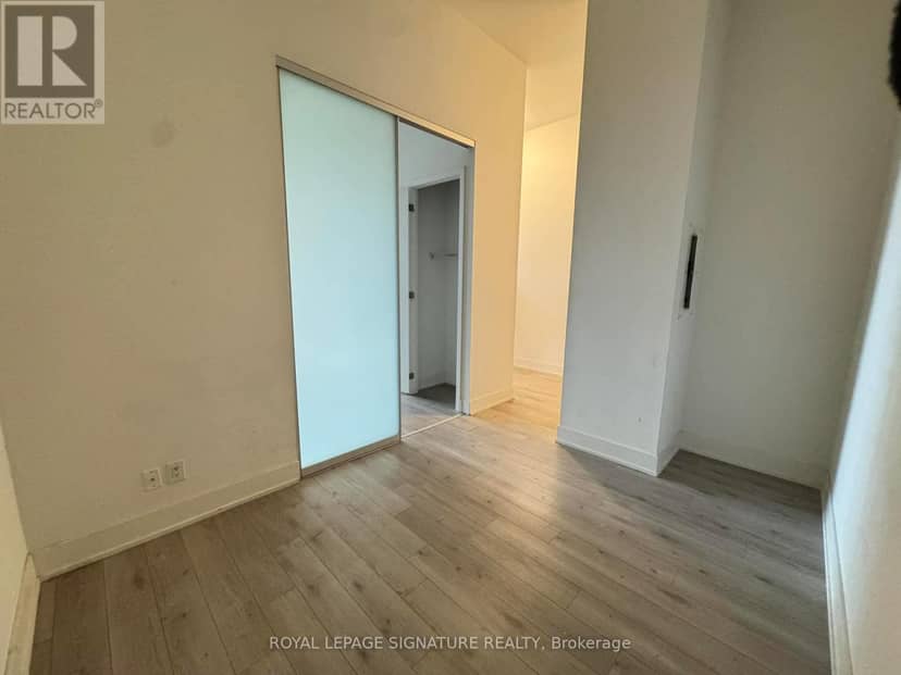 802 - 111 St Clair Avenue W — photo 12 of 30