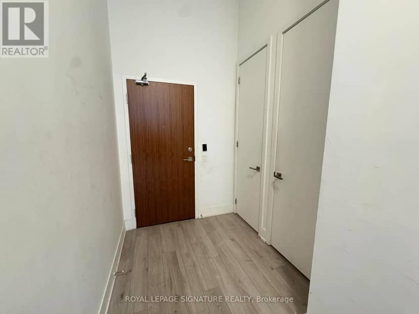 802 - 111 St Clair Avenue W, Toronto, photo 2
