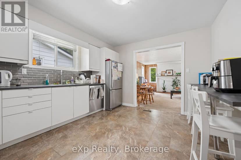 39 Keats Crescent — photo 10 of 40
