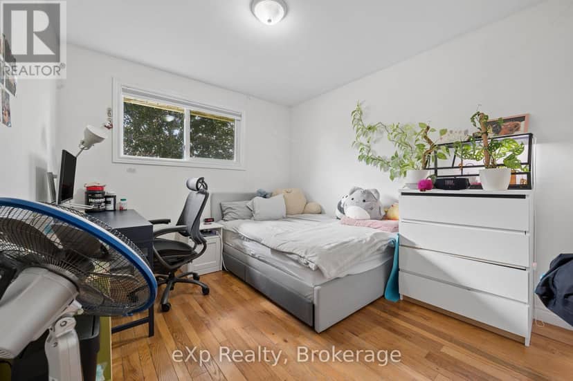 39 Keats Crescent — photo 13 of 40
