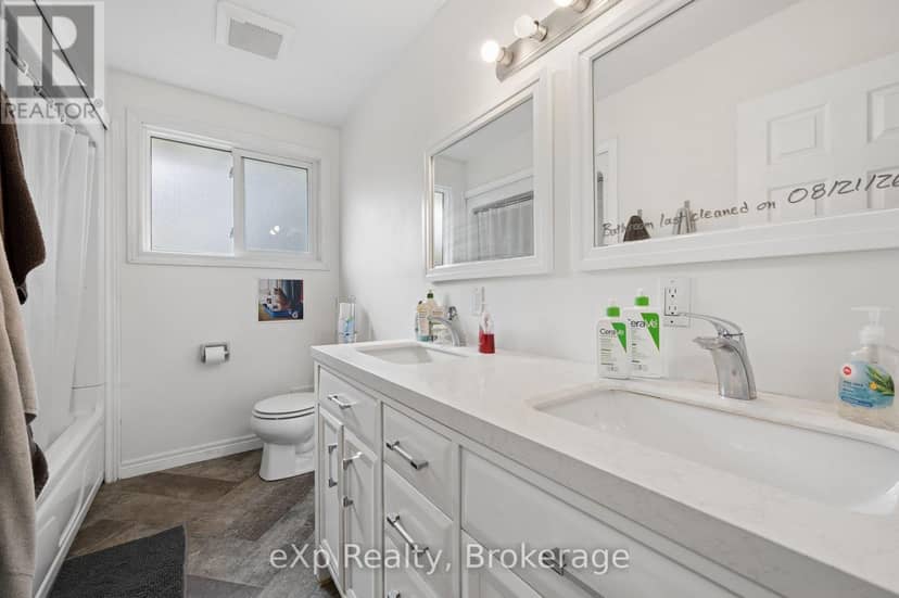 39 Keats Crescent — photo 17 of 40