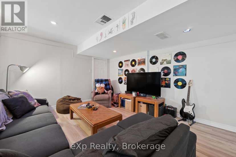 39 Keats Crescent — photo 27 of 40