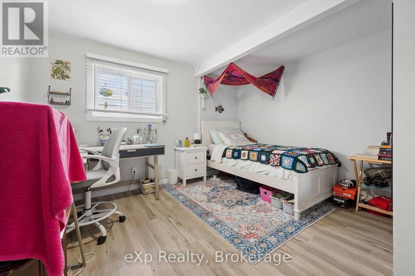 39 Keats Crescent — photo 31 of 40