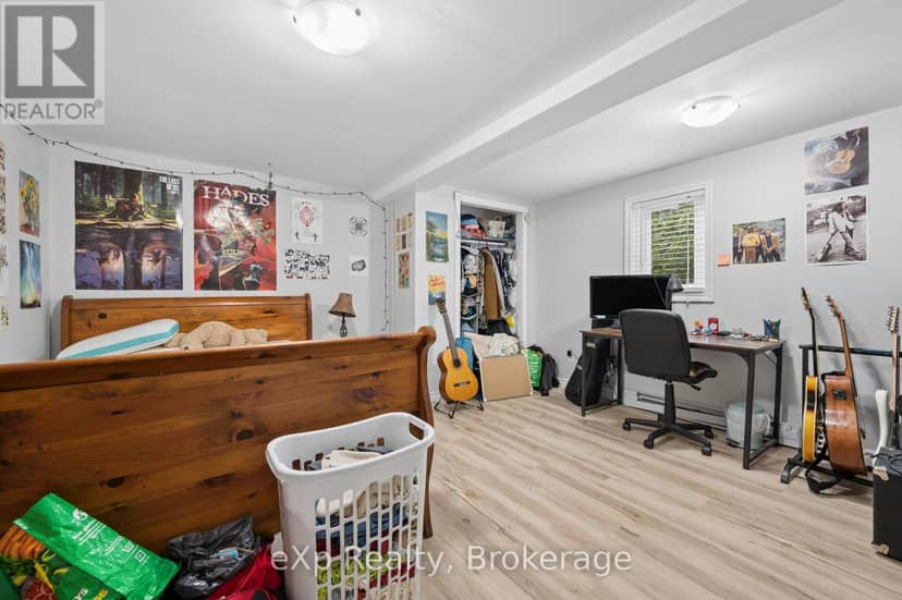 39 Keats Crescent — photo 32 of 40