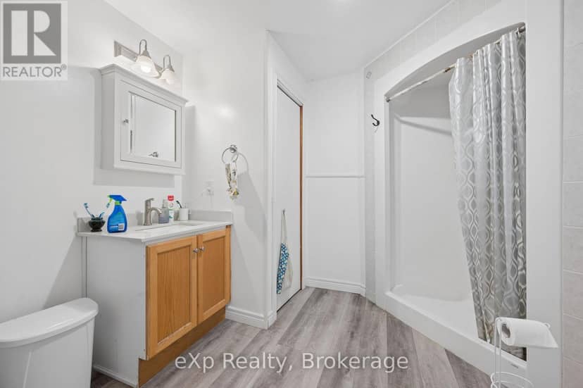39 Keats Crescent — photo 36 of 40
