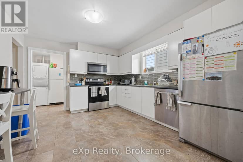 39 Keats Crescent — photo 8 of 40