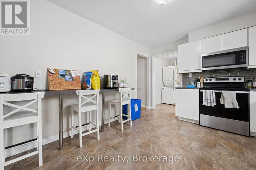 39 Keats Crescent — photo 9 of 40