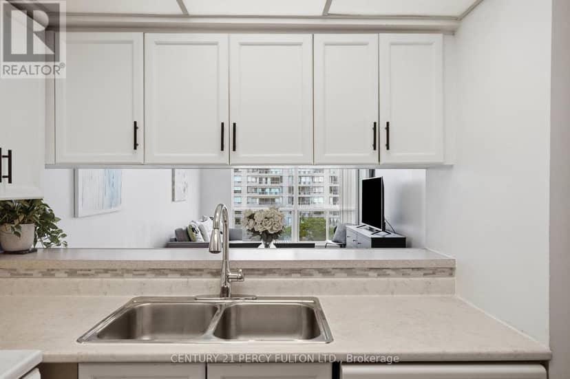 611 - 309 Major Mackenzie Avenue — photo 14 of 33