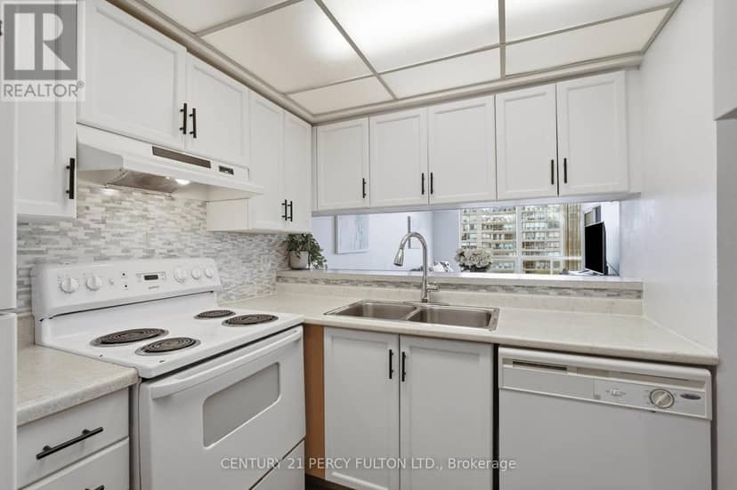 611 - 309 Major Mackenzie Avenue — photo 15 of 33