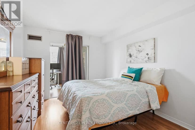 611 - 309 Major Mackenzie Avenue — photo 19 of 33