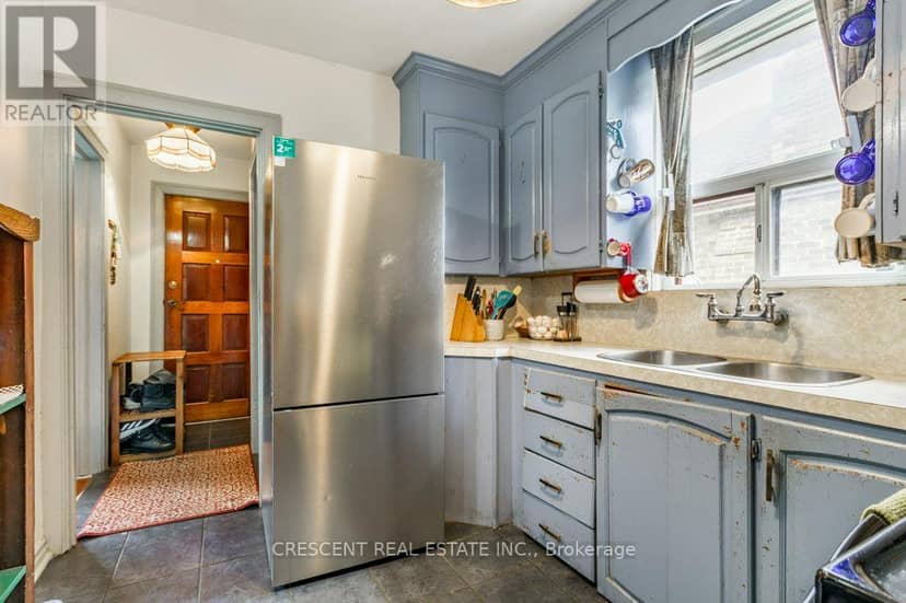 982 Briar Hill Avenue — photo 9 of 40
