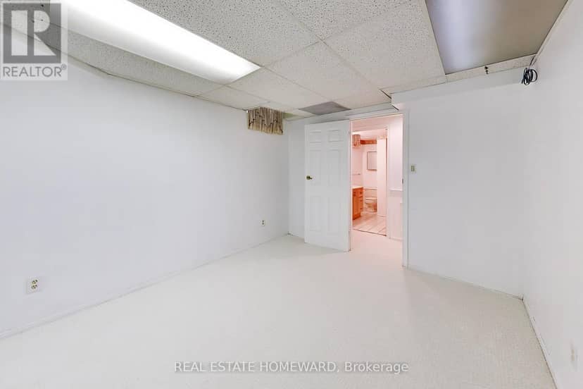23 Hutchcroft Avenue — photo 27 of 36