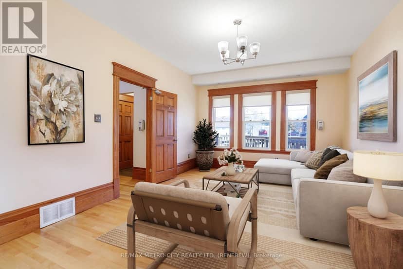 94 Argyle Street N, Renfrew, photo 3