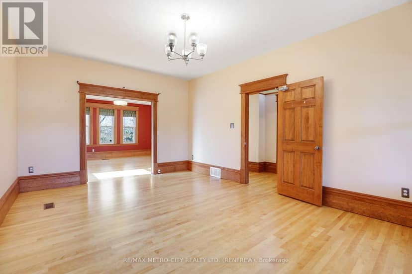 94 Argyle Street N, Renfrew, photo 7