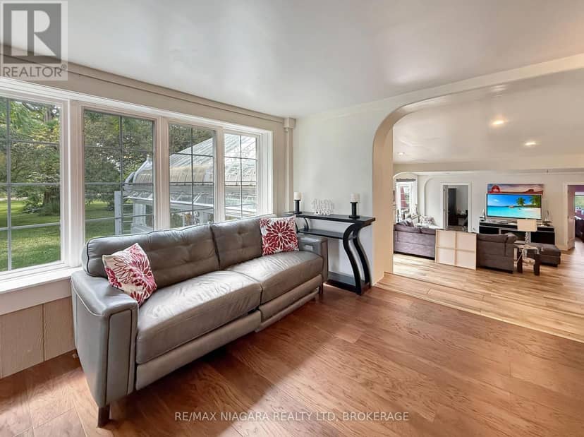 13693 Niagara River Parkway — photo 10 of 40