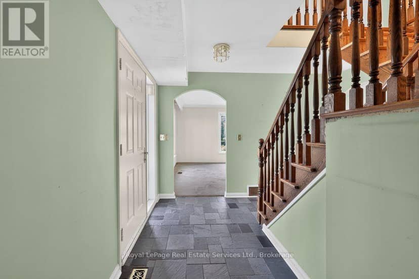 328 Dalewood Drive — photo 19 of 40