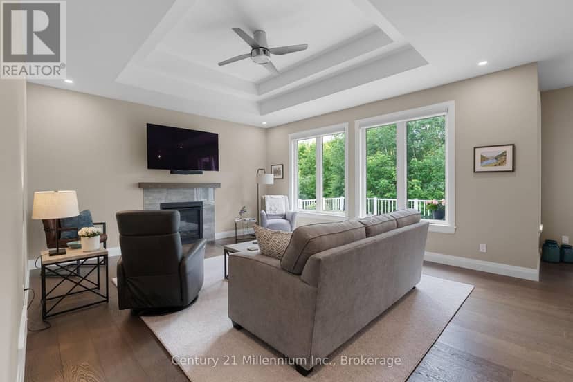 401 Algoma Crescent — photo 11 of 40