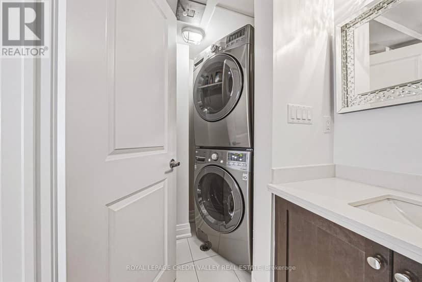 505 - 10 Drummond Street — photo 17 of 35