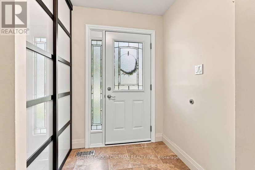 99 Inverary Crescent — photo 4 of 29