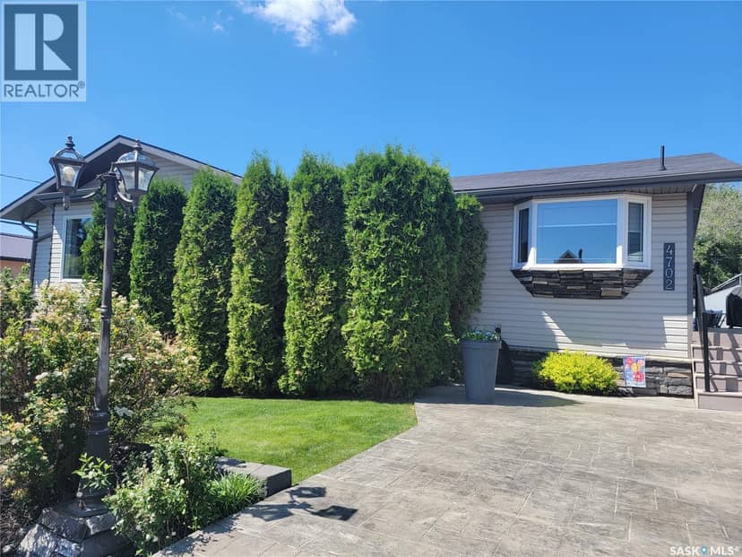 4702 Leader STREET, Macklin