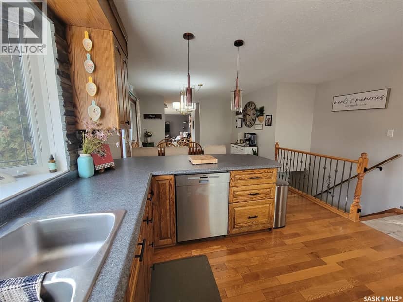 4702 Leader STREET — photo 10 of 40