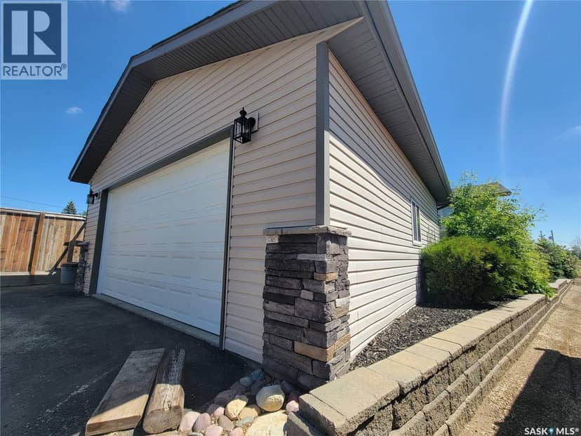 4702 Leader STREET, Macklin, photo 2